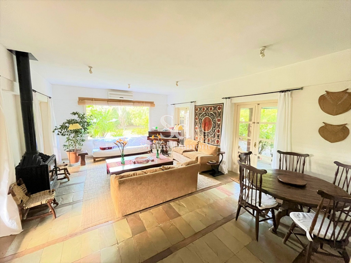 Casa ID.11703 - VENTA - EXCELENTE UBICACION