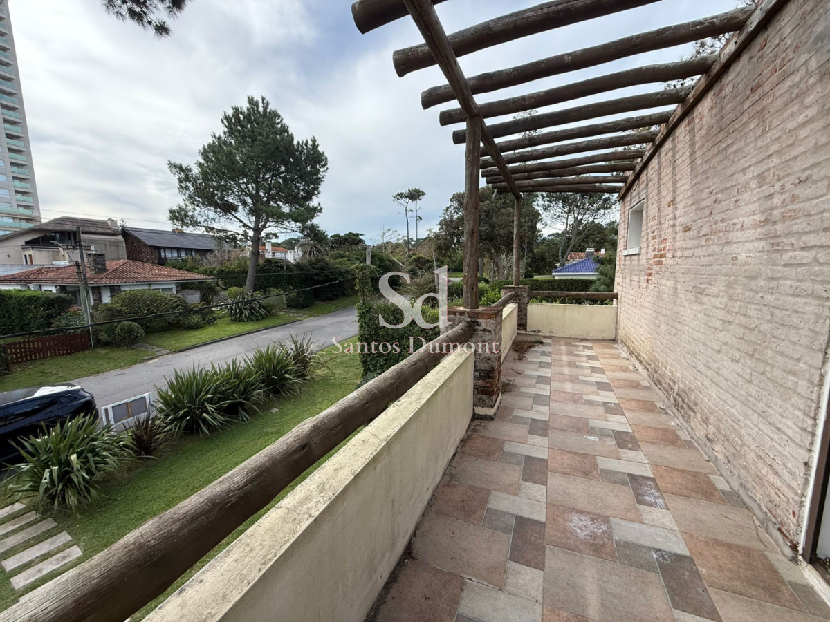 Casa ID.25724 - Casa en venta Playa Mansa, 5 dormitorios