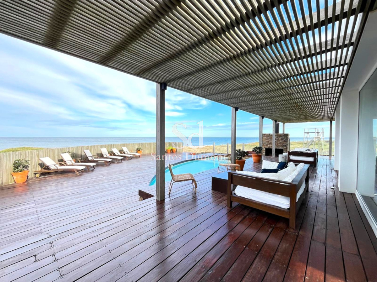 Casa ID.12011 - VENTA - ESPECTACULAR CASA SOBRE EL MAR, JOSE IGNACIO