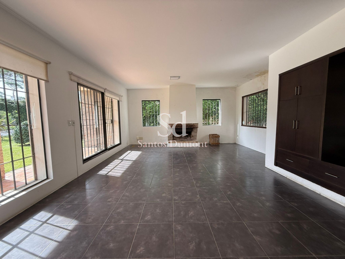 Casa ID.25724 - Casa en venta Playa Mansa, 5 dormitorios