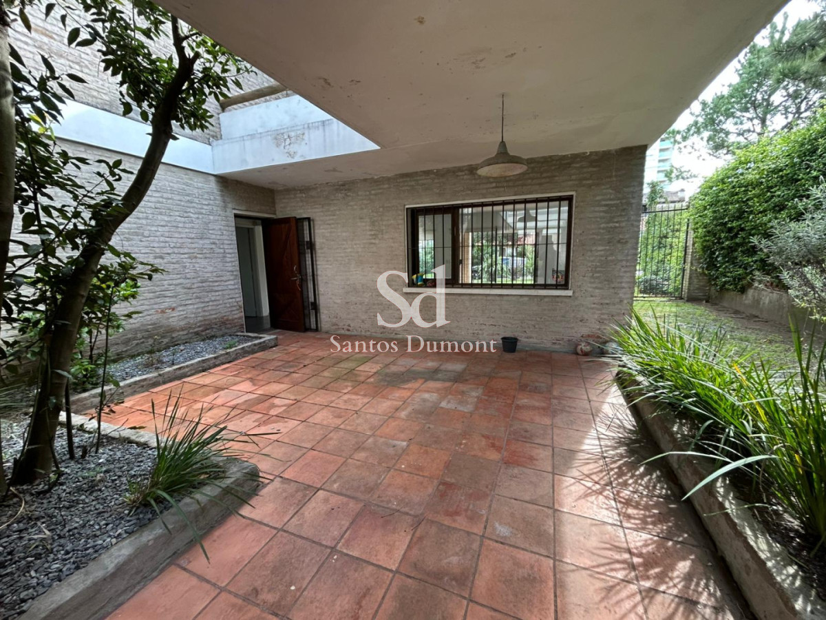 Casa ID.25724 - Casa en venta Playa Mansa, 5 dormitorios