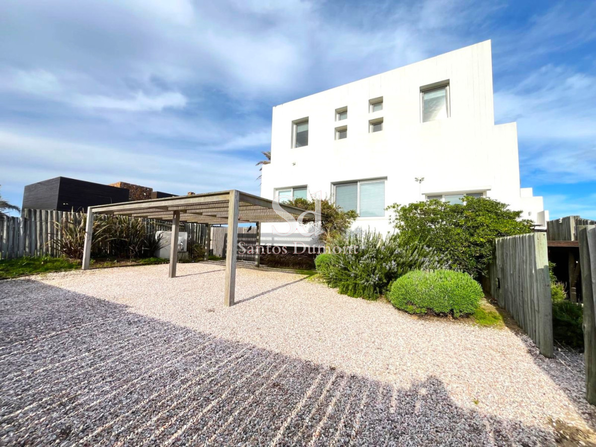 Casa ID.12011 - VENTA - ESPECTACULAR CASA SOBRE EL MAR, JOSE IGNACIO