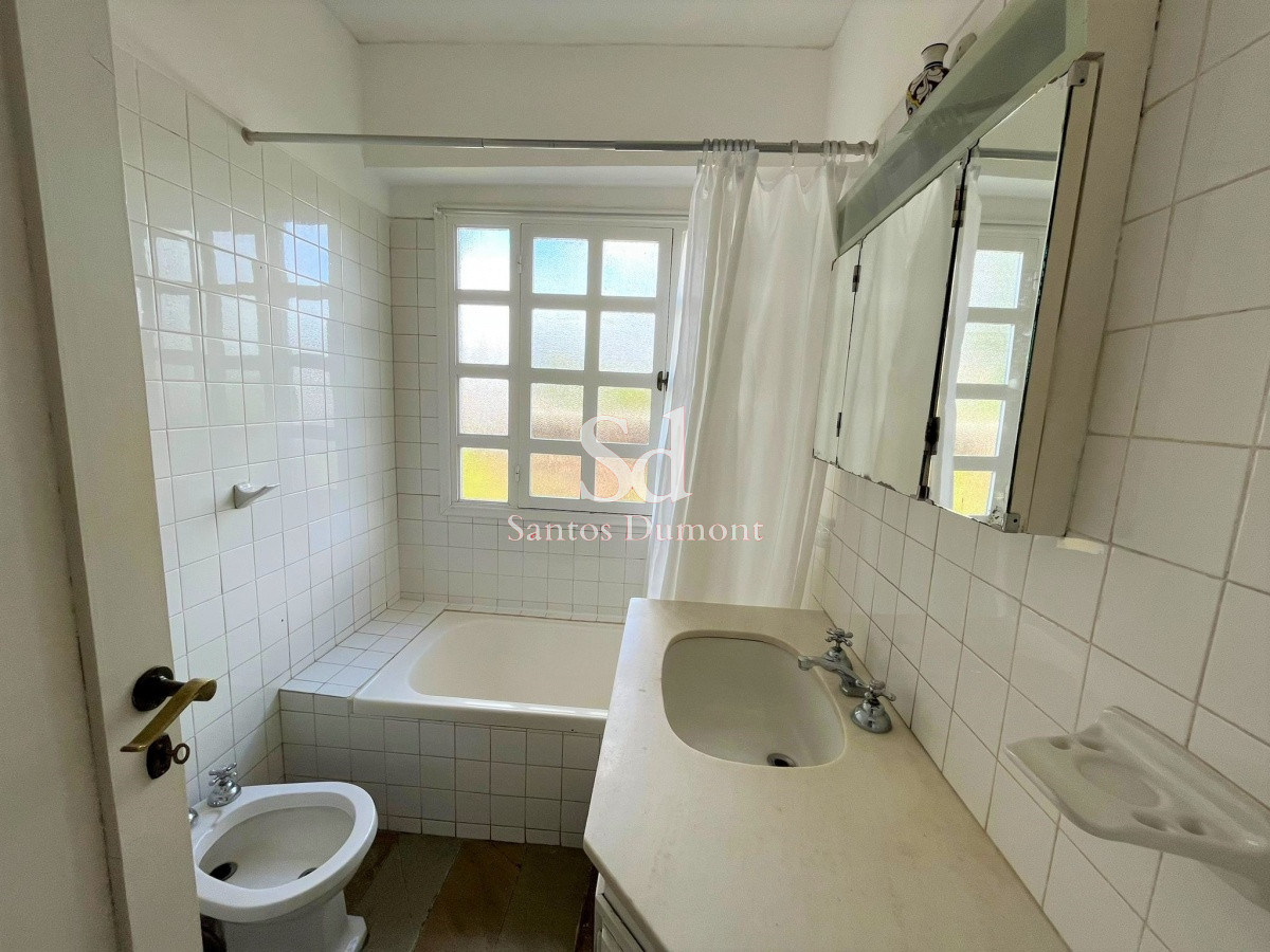 Casa ID.11703 - VENTA - EXCELENTE UBICACION