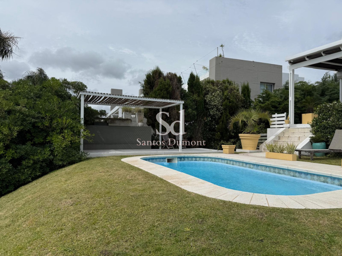 Casa ID.25536 - Venta Casa 4 dormitorios Lomo de la Ballena Punta del Este