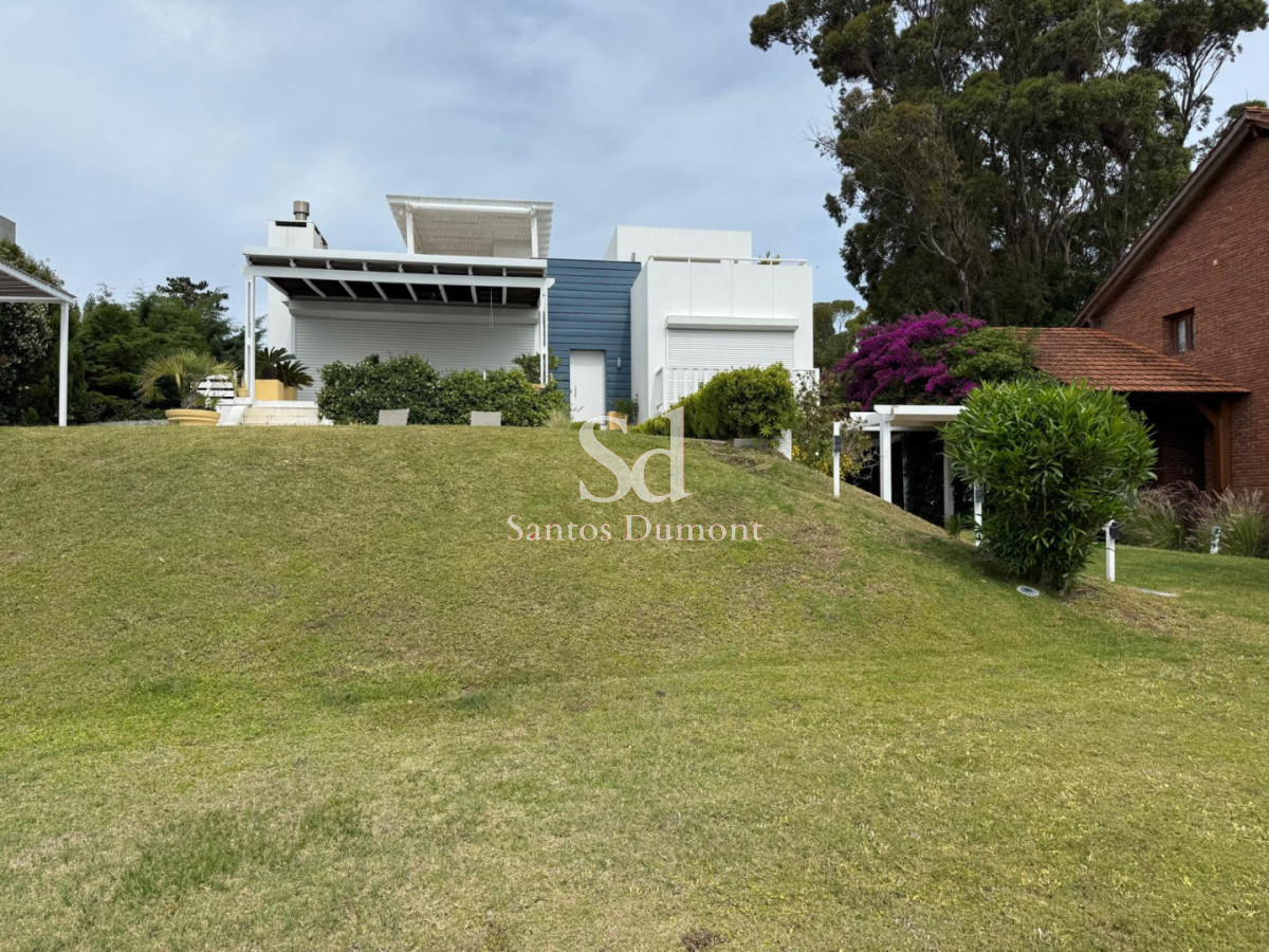 Casa ID.25536 - Venta Casa 4 dormitorios Lomo de la Ballena Punta del Este