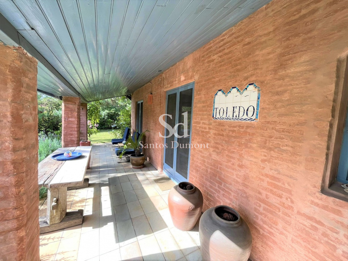 Casa ID.11703 - VENTA - EXCELENTE UBICACION