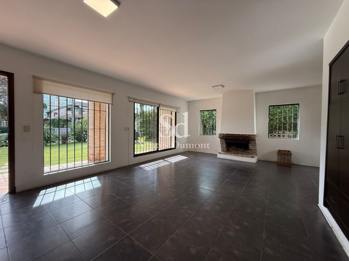 Casa ID.25724 - Casa en venta Playa Mansa, 5 dormitorios