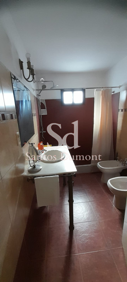 Casa ID.25003 - VENTA - EXCELENTE UBICACION