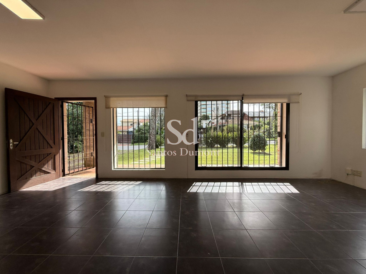 Casa ID.25724 - Casa en venta Playa Mansa, 5 dormitorios