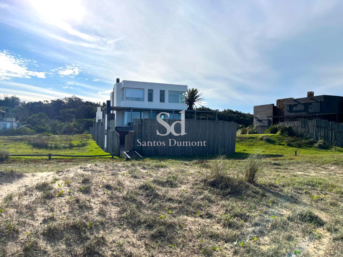 Casa ID.12011 - VENTA - ESPECTACULAR CASA SOBRE EL MAR, JOSE IGNACIO