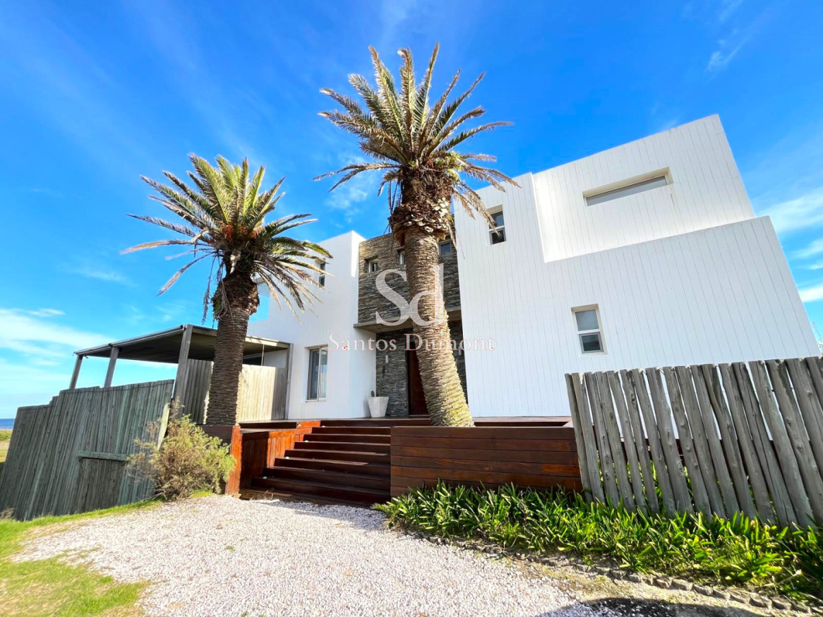 Casa ID.12011 - VENTA - ESPECTACULAR CASA SOBRE EL MAR, JOSE IGNACIO