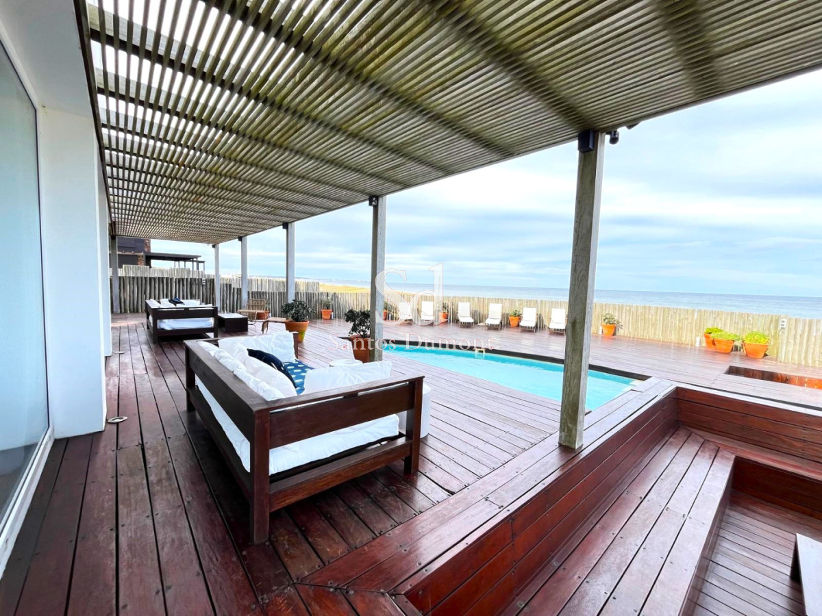 Casa ID.12011 - VENTA - ESPECTACULAR CASA SOBRE EL MAR, JOSE IGNACIO