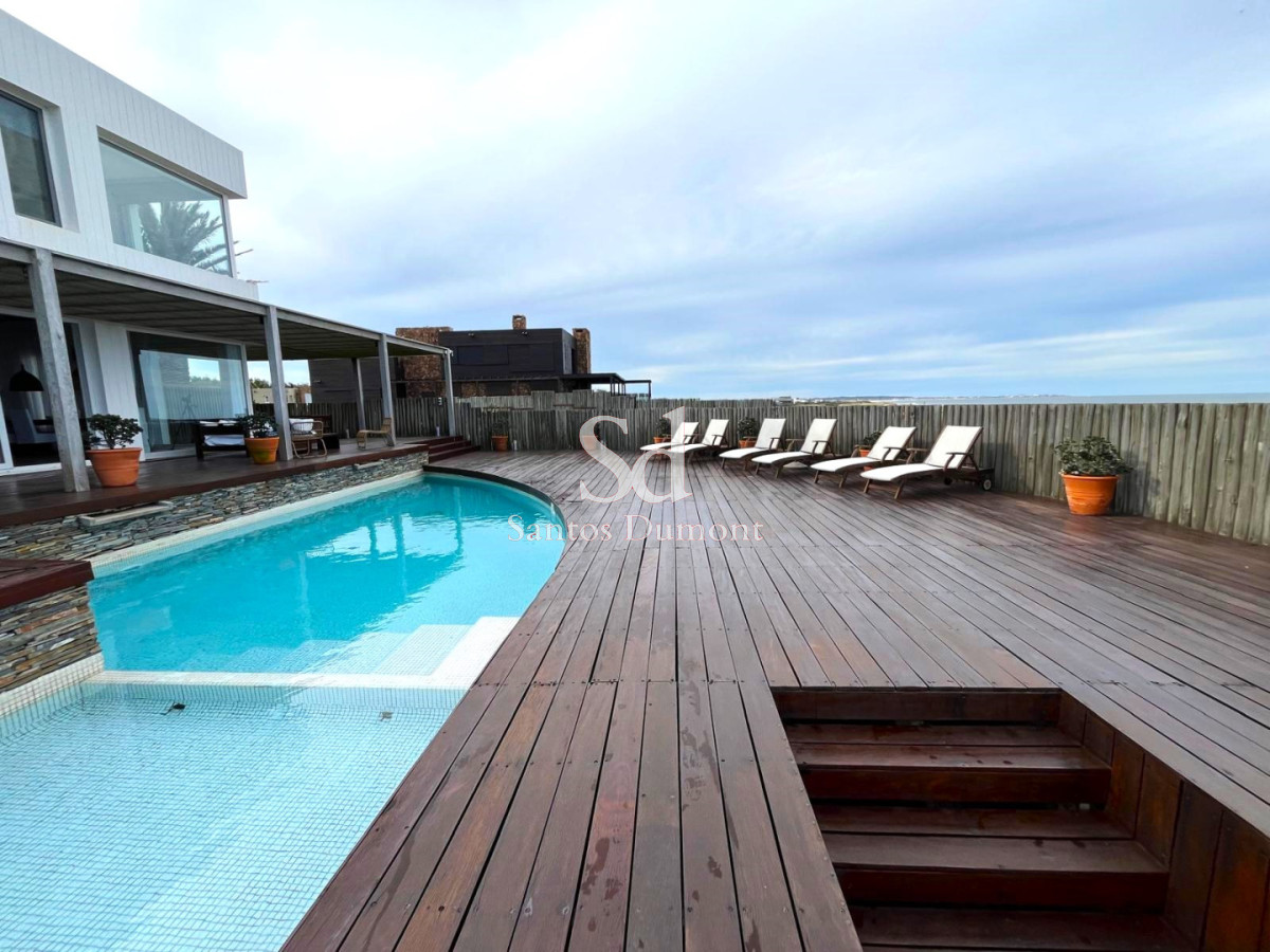 Casa ID.12011 - VENTA - ESPECTACULAR CASA SOBRE EL MAR, JOSE IGNACIO