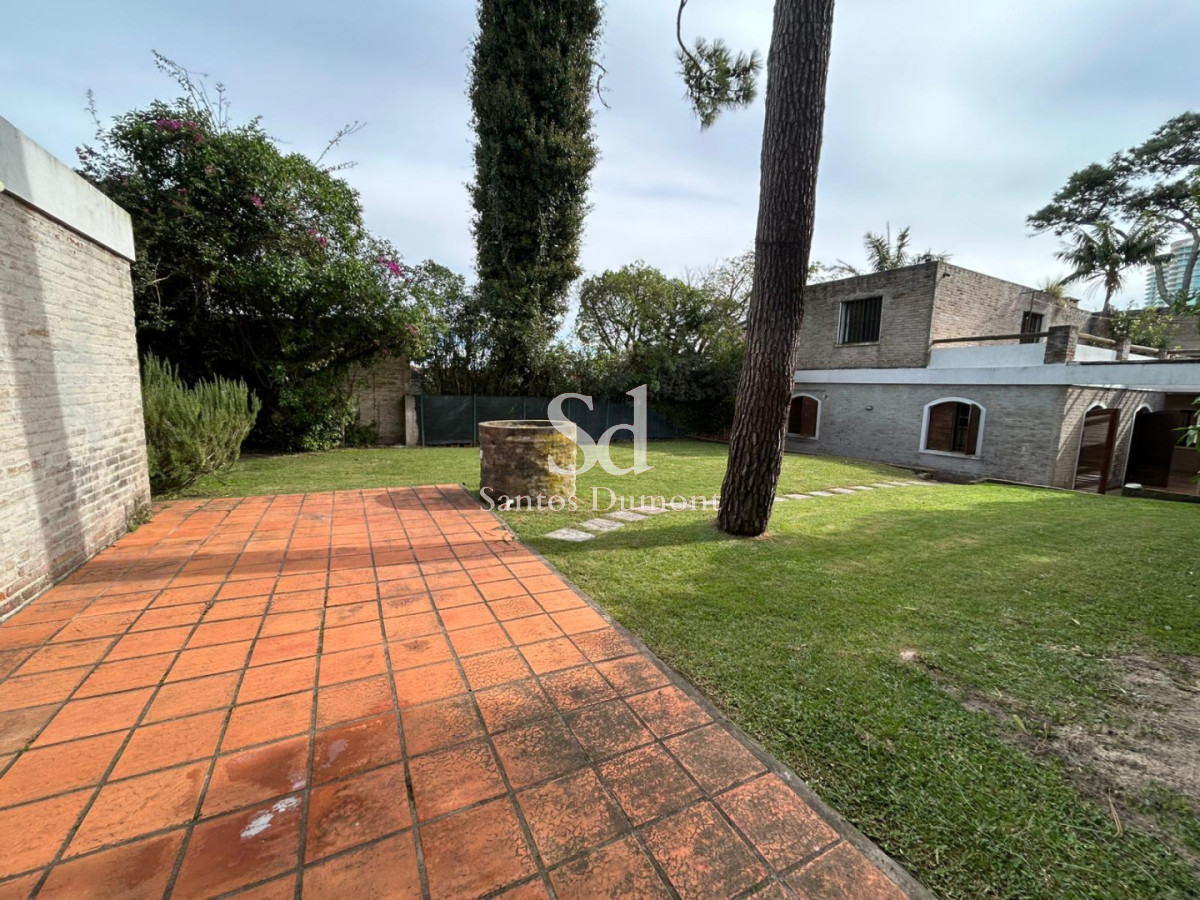 Casa ID.25724 - Casa en venta Playa Mansa, 5 dormitorios
