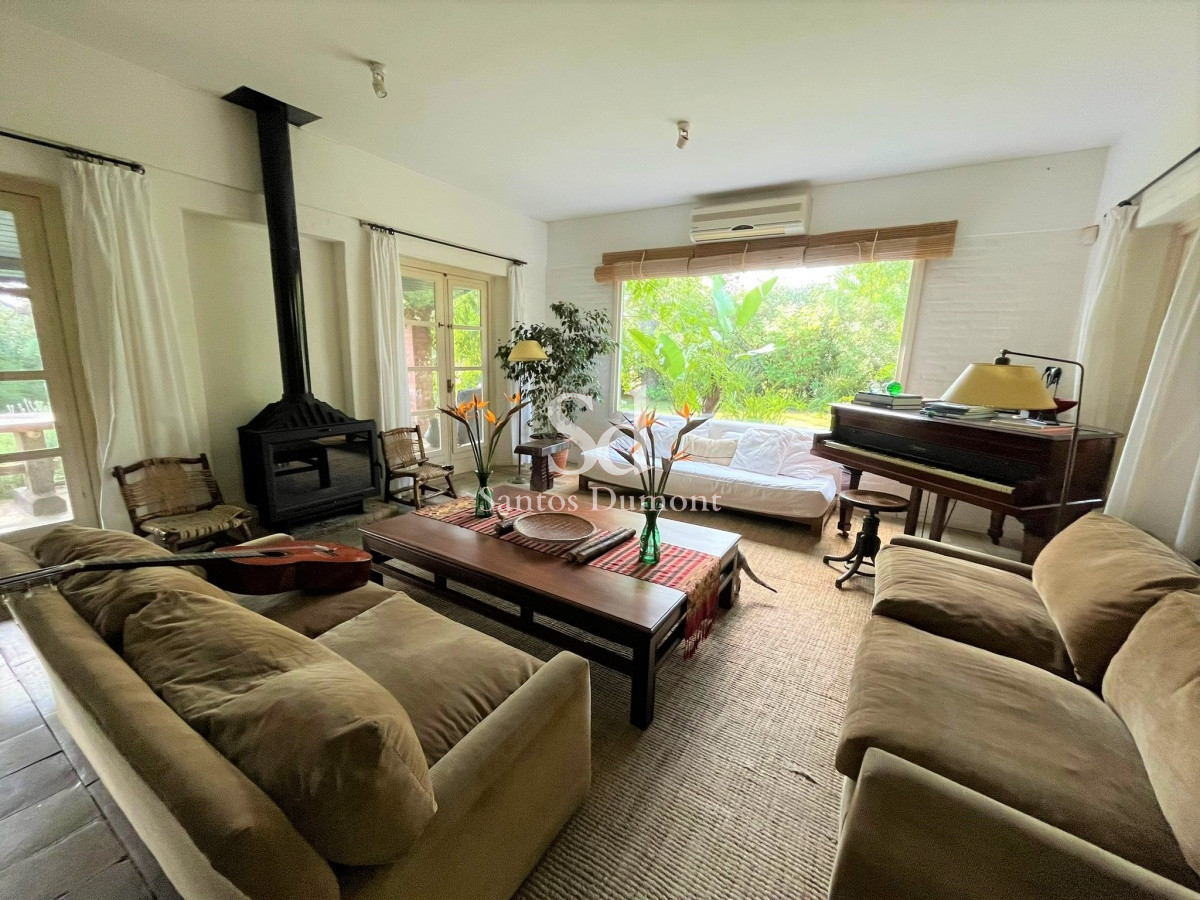 Casa ID.11703 - VENTA - EXCELENTE UBICACION