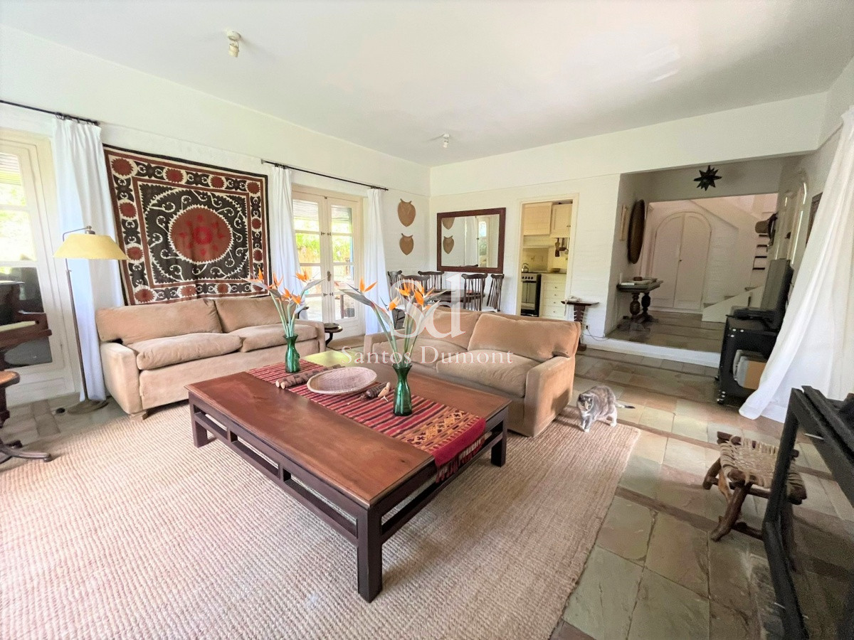 Casa ID.11703 - VENTA - EXCELENTE UBICACION
