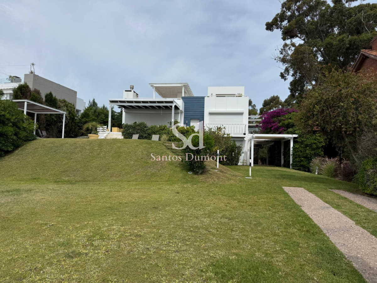 Casa ID.25536 - Venta Casa 4 dormitorios Lomo de la Ballena Punta del Este
