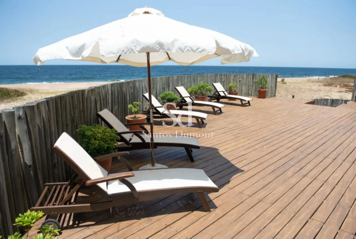 Casa ID.12011 - VENTA - ESPECTACULAR CASA SOBRE EL MAR, JOSE IGNACIO