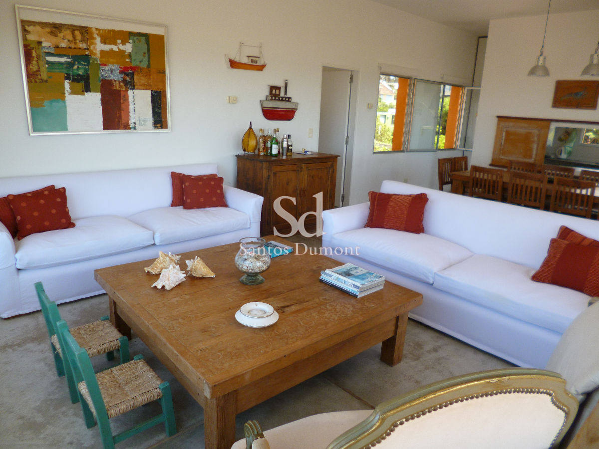 Casa ID.12128 - Casa en venta - 4 dorms  próxima al mar