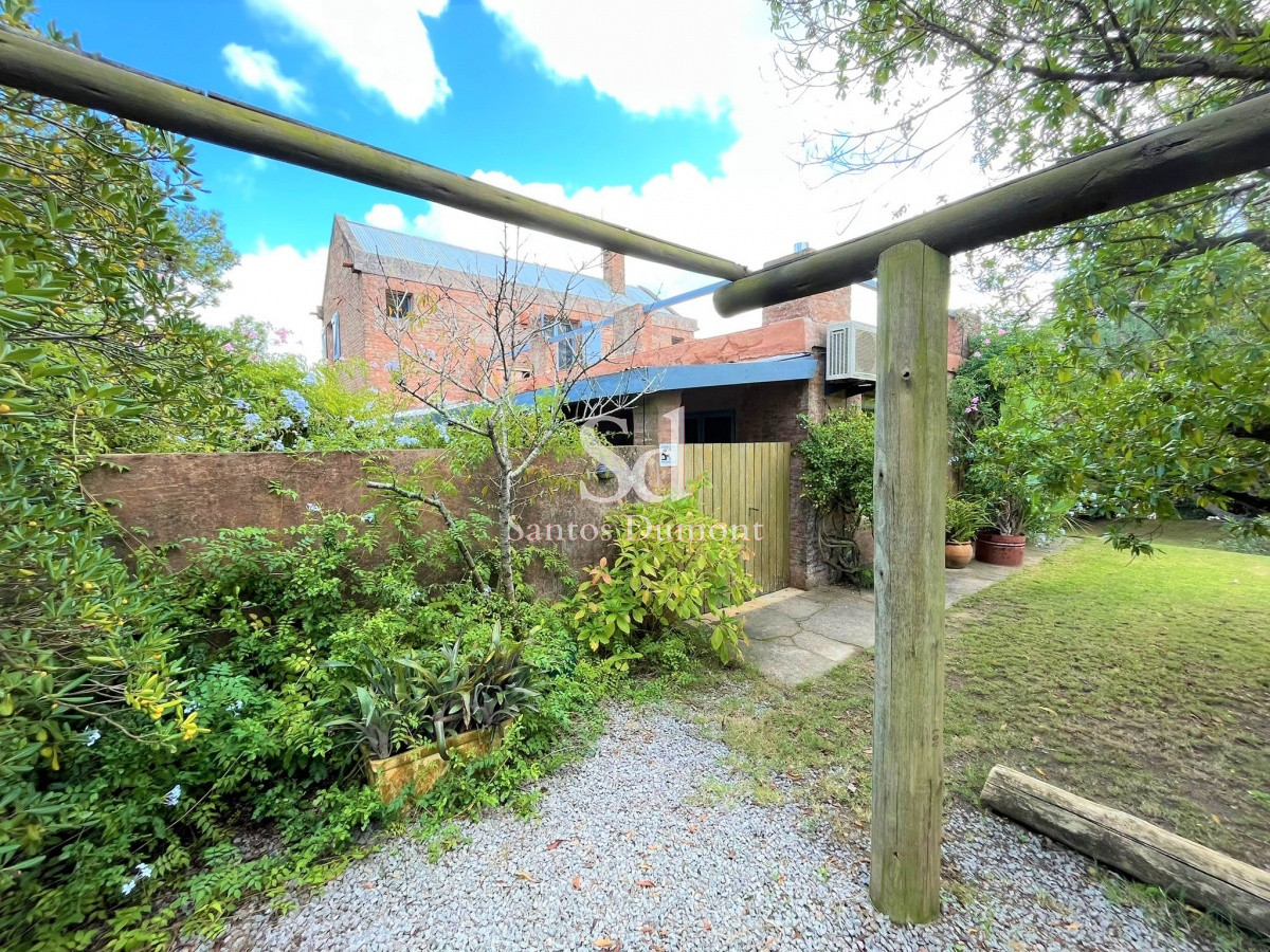Casa ID.11703 - VENTA - EXCELENTE UBICACION