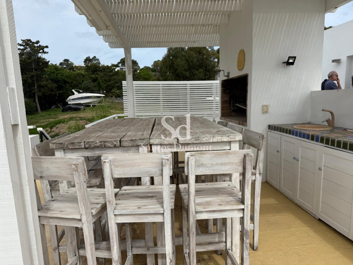Casa ID.25536 - Venta Casa 4 dormitorios Lomo de la Ballena Punta del Este