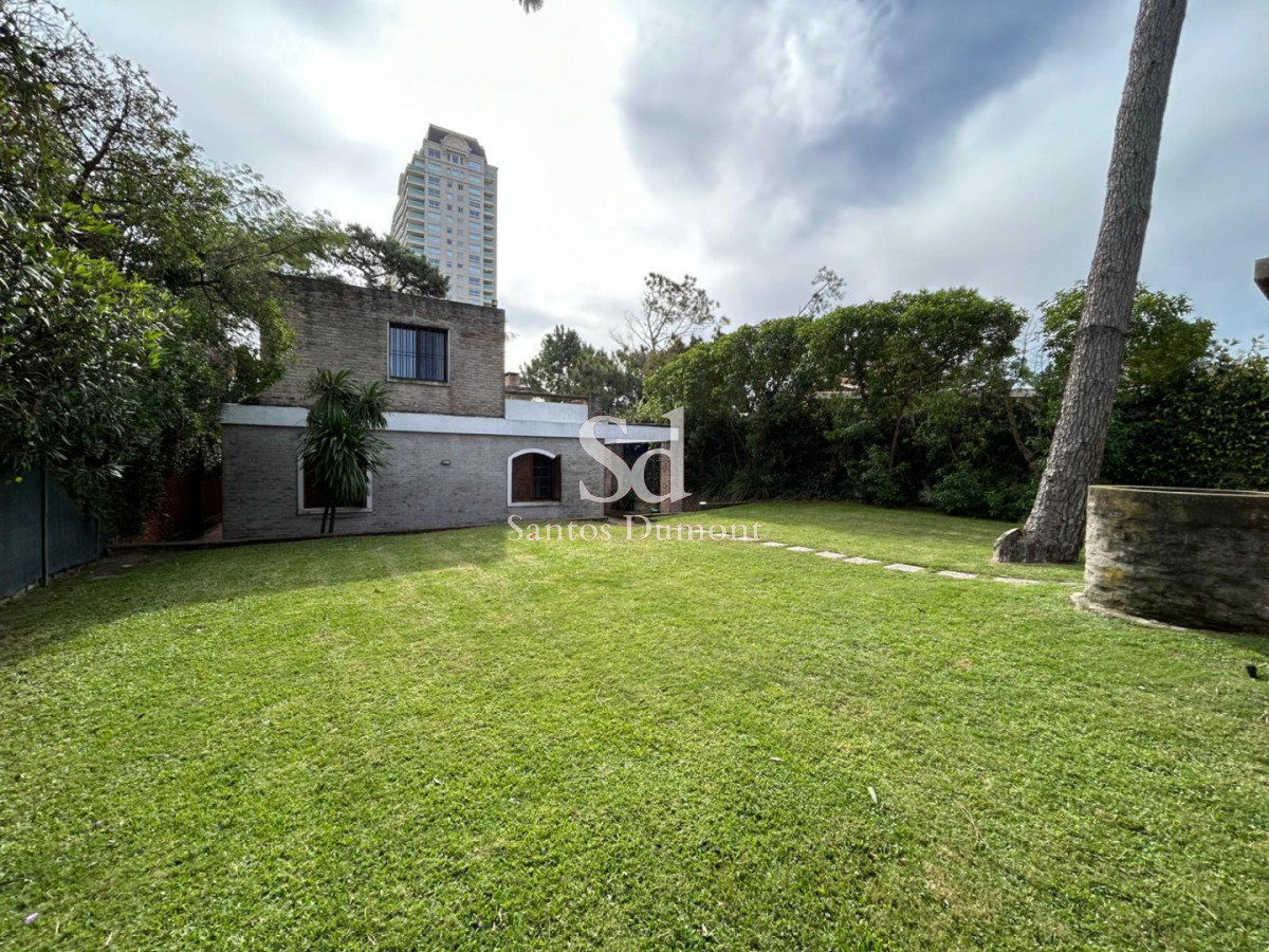 Casa ID.25724 - Casa en venta Playa Mansa, 5 dormitorios