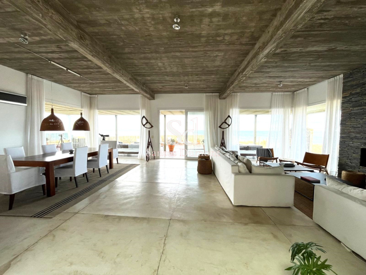 Casa ID.12011 - VENTA - ESPECTACULAR CASA SOBRE EL MAR, JOSE IGNACIO