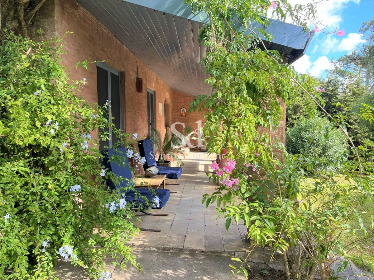 Casa ID.11703 - VENTA - EXCELENTE UBICACION