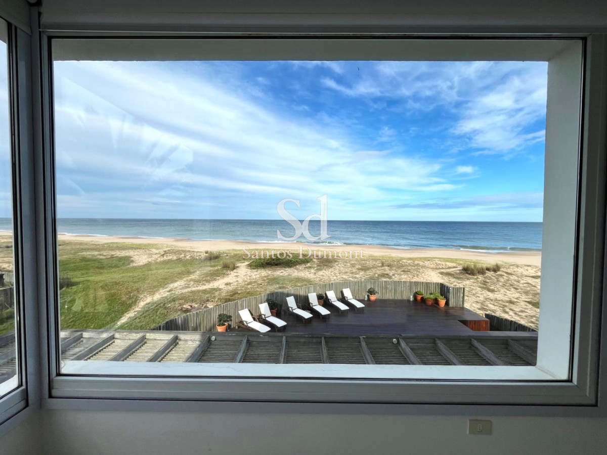 Casa ID.12011 - VENTA - ESPECTACULAR CASA SOBRE EL MAR, JOSE IGNACIO
