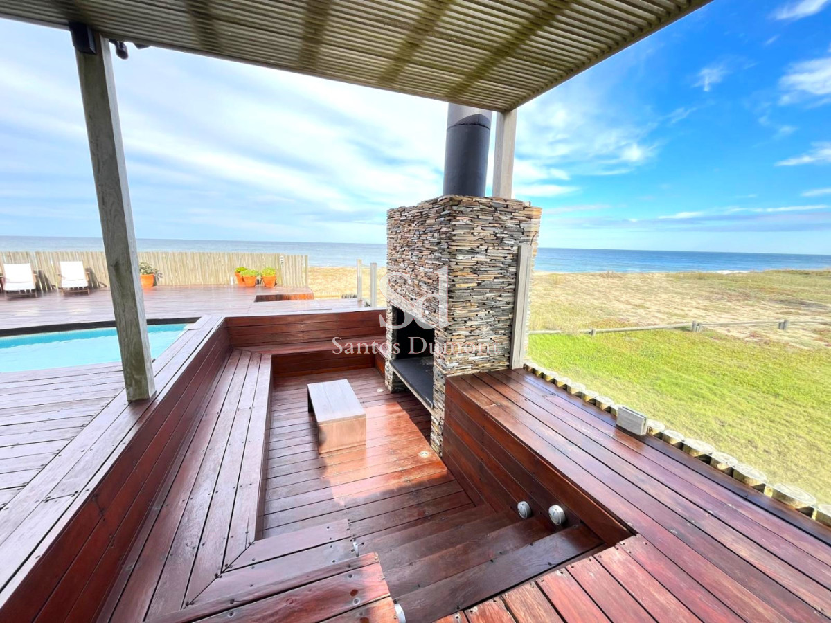 Casa ID.12011 - VENTA - ESPECTACULAR CASA SOBRE EL MAR, JOSE IGNACIO