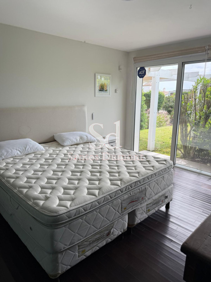 Casa ID.25536 - Venta Casa 4 dormitorios Lomo de la Ballena Punta del Este