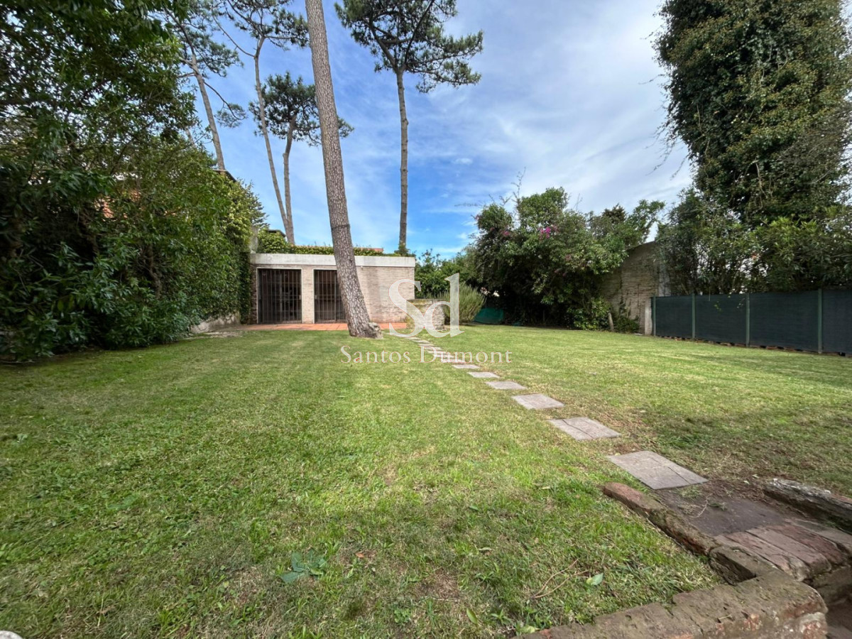 Casa ID.25724 - Casa en venta Playa Mansa, 5 dormitorios