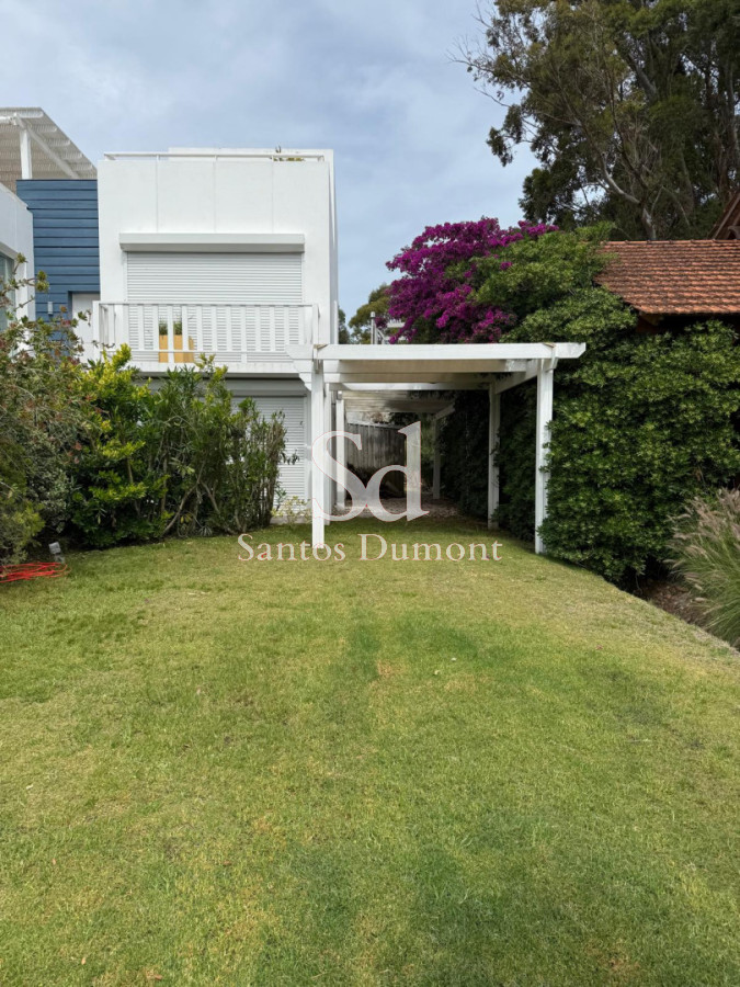 Casa ID.25536 - Venta Casa 4 dormitorios Lomo de la Ballena Punta del Este