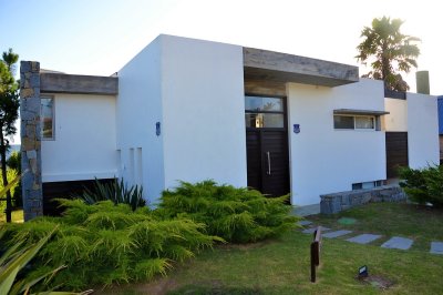 espectacular casa en venta - 6 dorms - El chorro