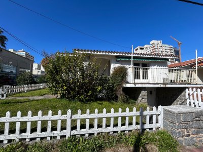Casa en Calle 18, cera de Av- Gorlero y Puerto