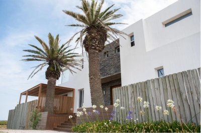 VENTA - ESPECTACULAR CASA SOBRE EL MAR, JOSE IGNACIO