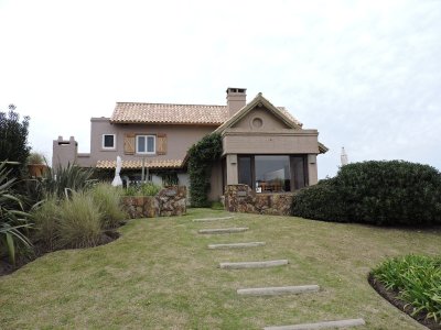 Casa en La Barra, Montoya