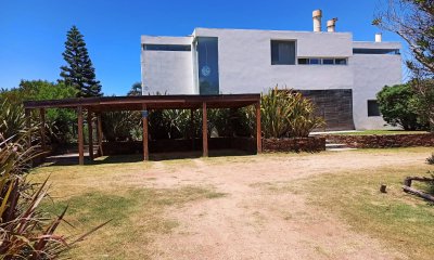Casa en Manantiales, Punta Piedras