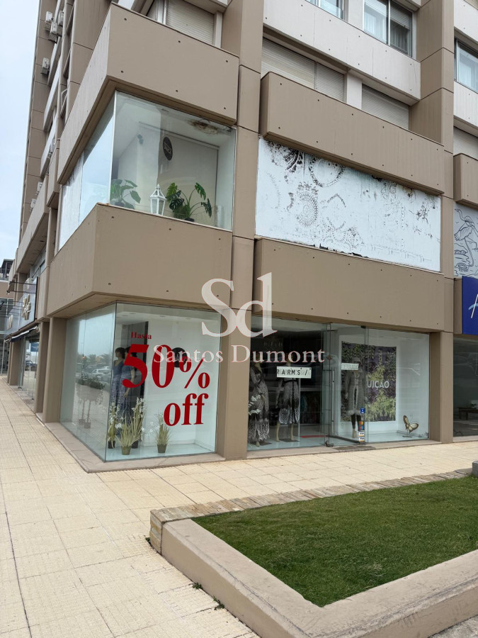 Local Comercial ID.10774 - Local en Punta del Este, Península