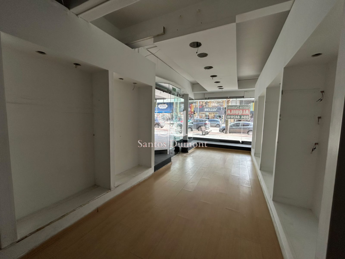 Local Comercial ID.10966 - EN ALQUILER - Local comercial sobre Av. Gorlero, Punta del Este