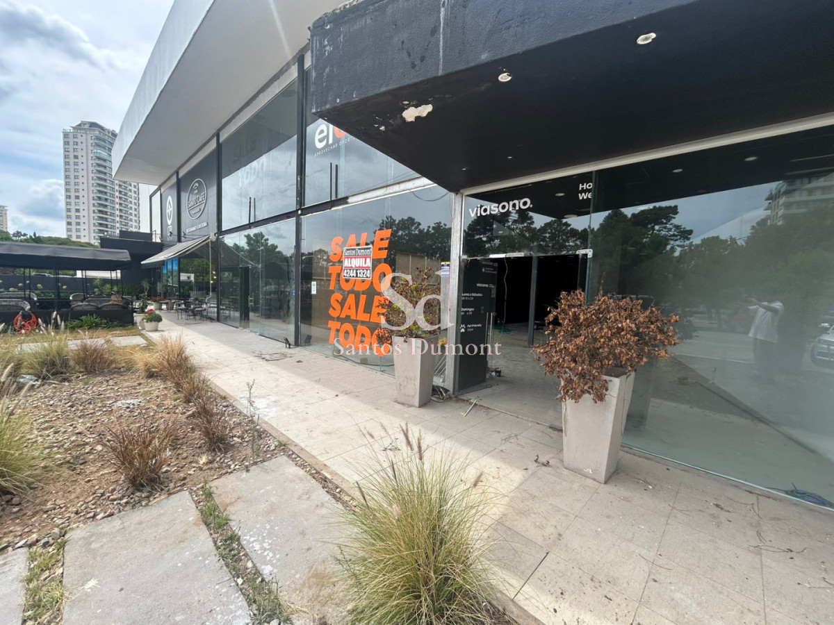 Local Comercial ID.25625 - Local en Av Italia, Punta del Este