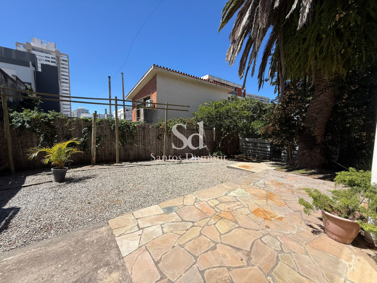 Local Comercial ID.25624 - Alquiler de Local en calle 20, Punta del Este