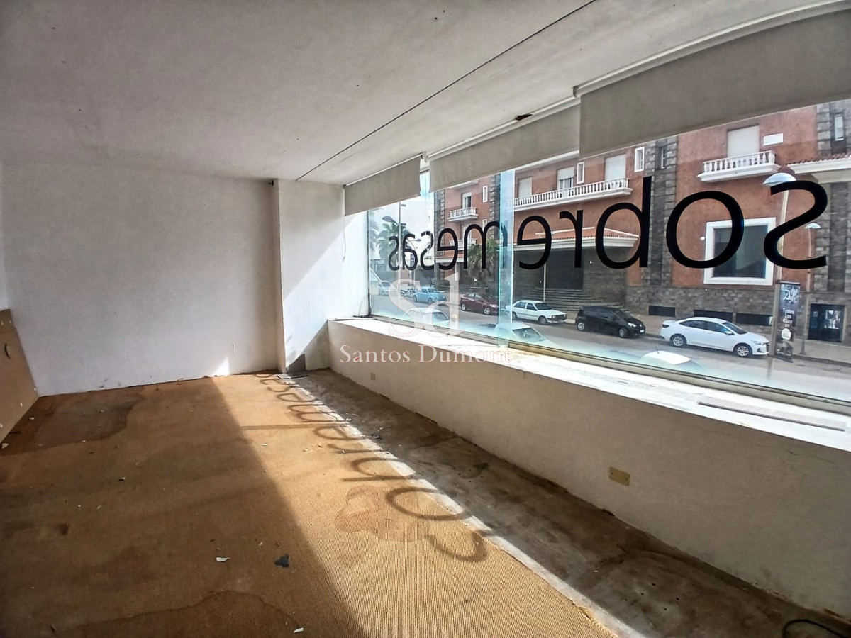 Local Comercial ID.10832 - Local en Punta del Este, Península
