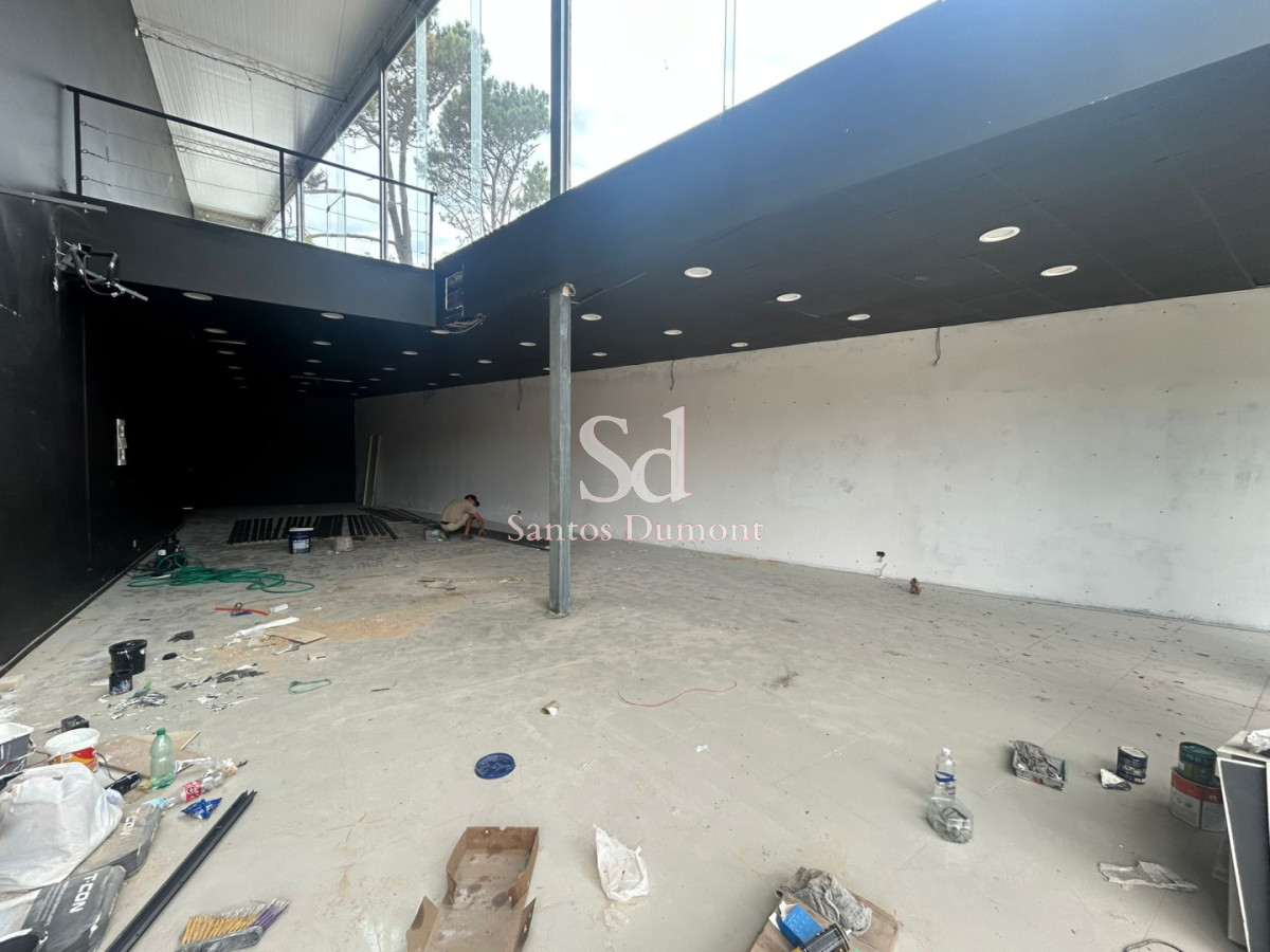 Local Comercial ID.25625 - Local en Av Italia, Punta del Este
