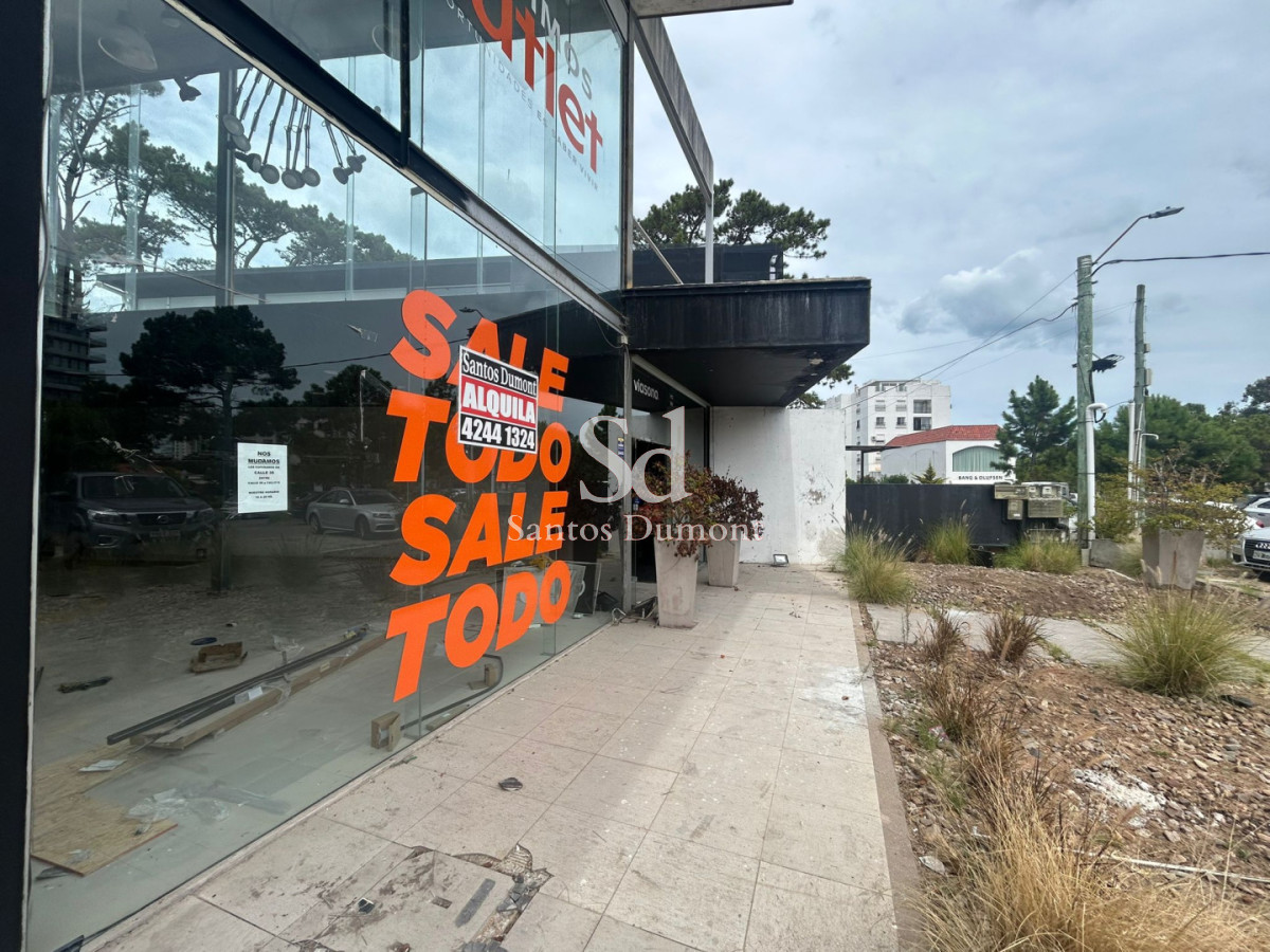 Local Comercial ID.25625 - Local en Av Italia, Punta del Este