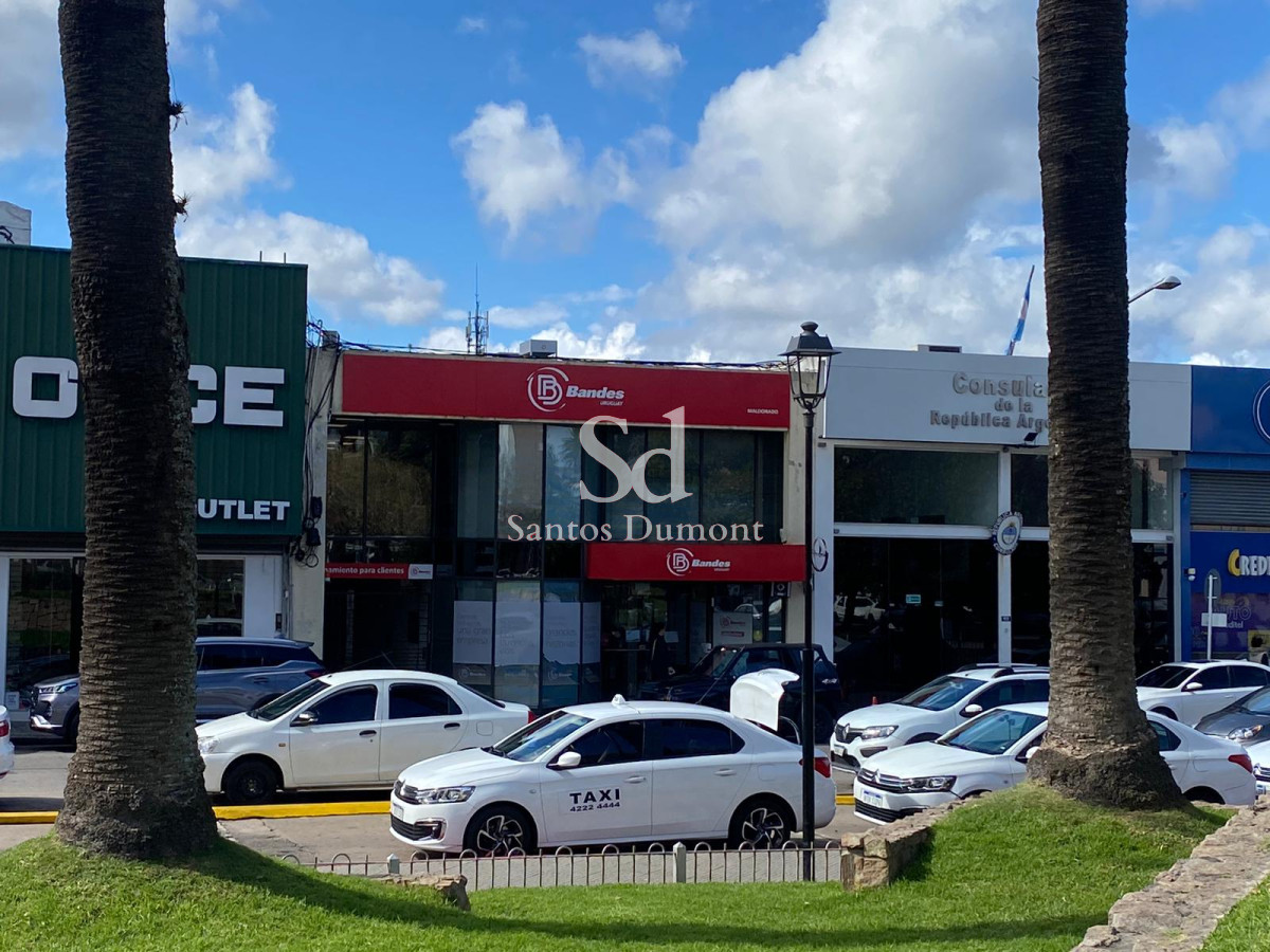 Local Comercial ID.24536 - EXCELENTE UBICACION