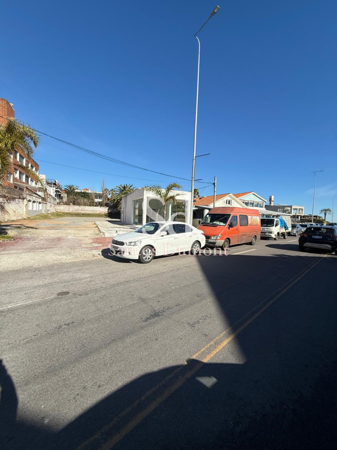 Local Comercial ID.25363 - Alquiler de local frente al mar Punta del Este