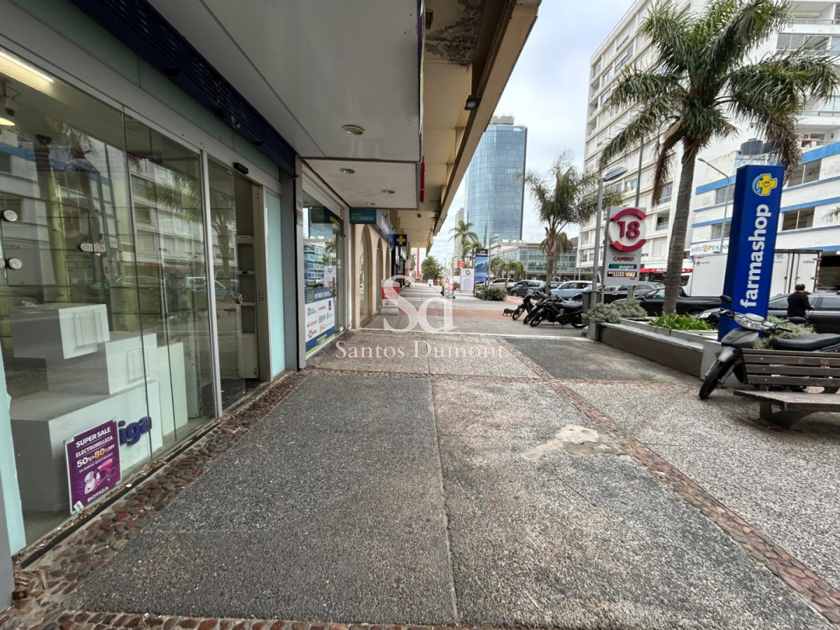 Local Comercial ID.25776 - Local en venta sobre Av. Gorlero