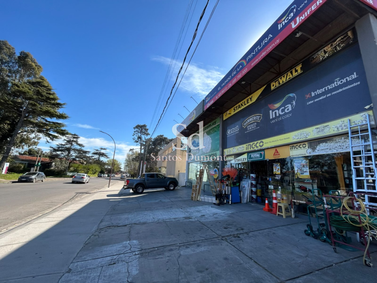 Local Comercial ID.25867 - LOCAL EN VENTA - Con Renta, sobre Av. Chiossi, Maldonado, Punta del Este