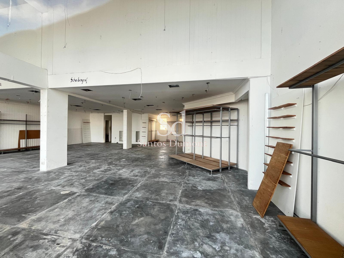 Local Comercial ID.13159 - Espectacular galería sobre ruta 10 - La Barra